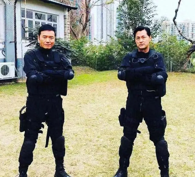 苗侨伟67岁演一线干探引争议，《重案解密》角色设定触发港剧年龄真实性讨论：情报图